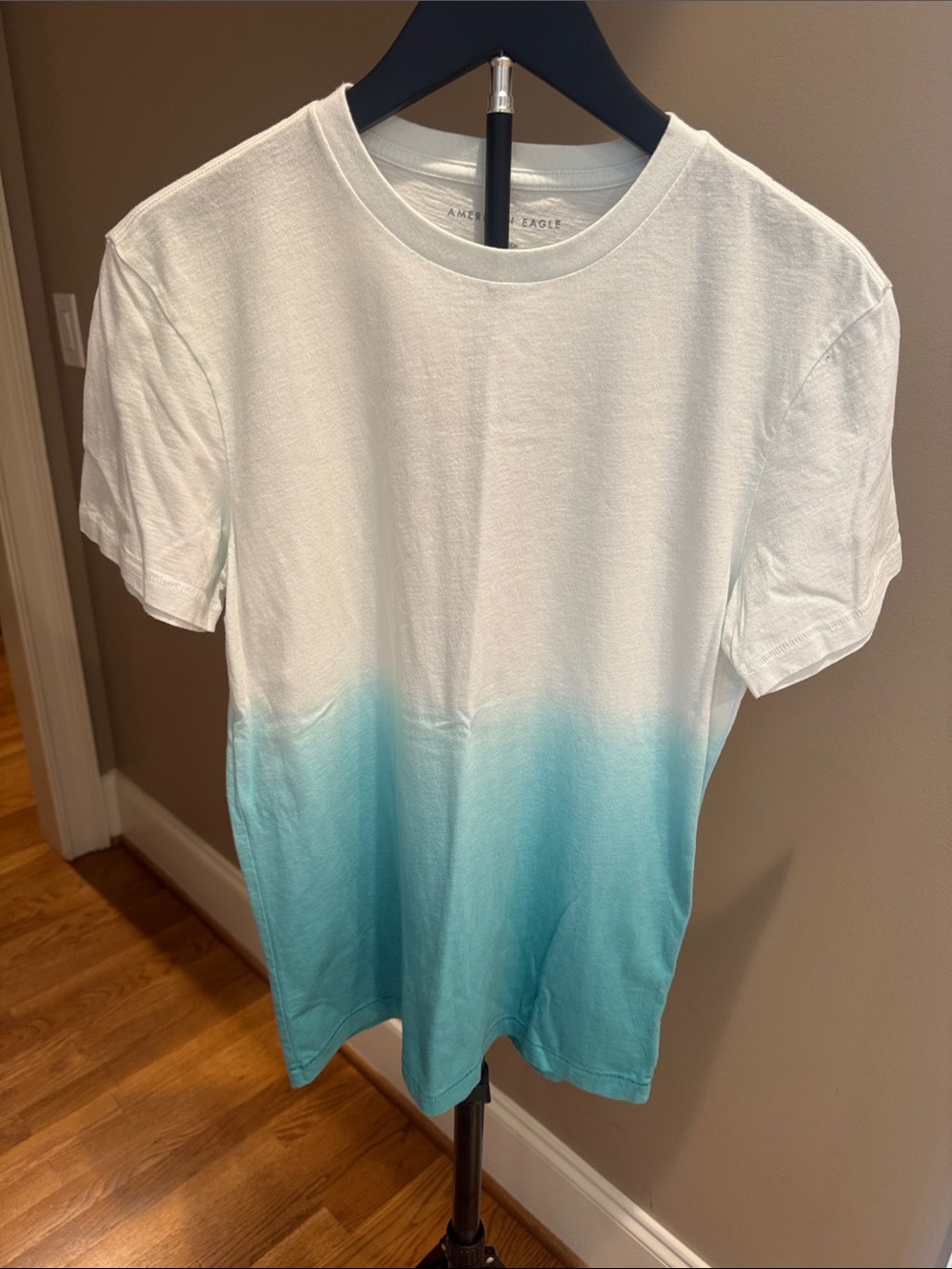American Eagle Aqua-to-White Ombre Short Sleeve Tee